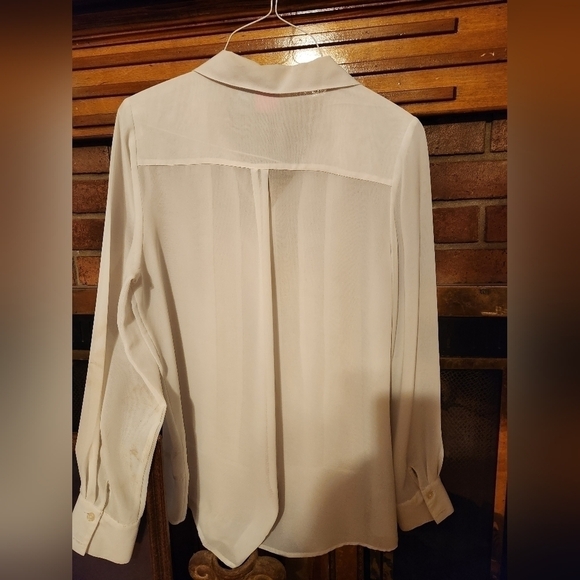 White ruffle button, Down blouse - Picture 4 of 4